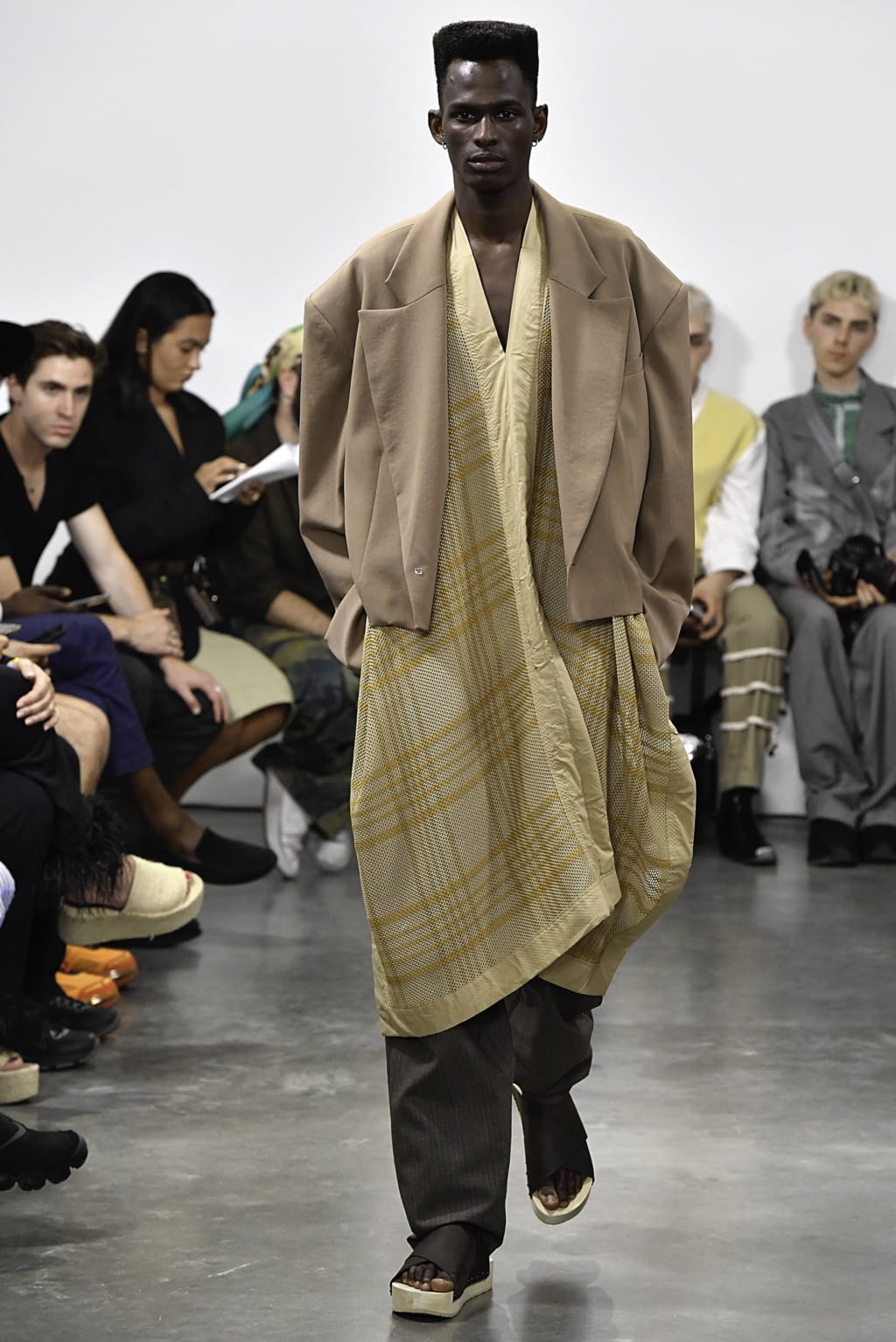 Fashion Week Paris Spring/Summer 2020 look 17 from the Hed Mayner collection menswear
