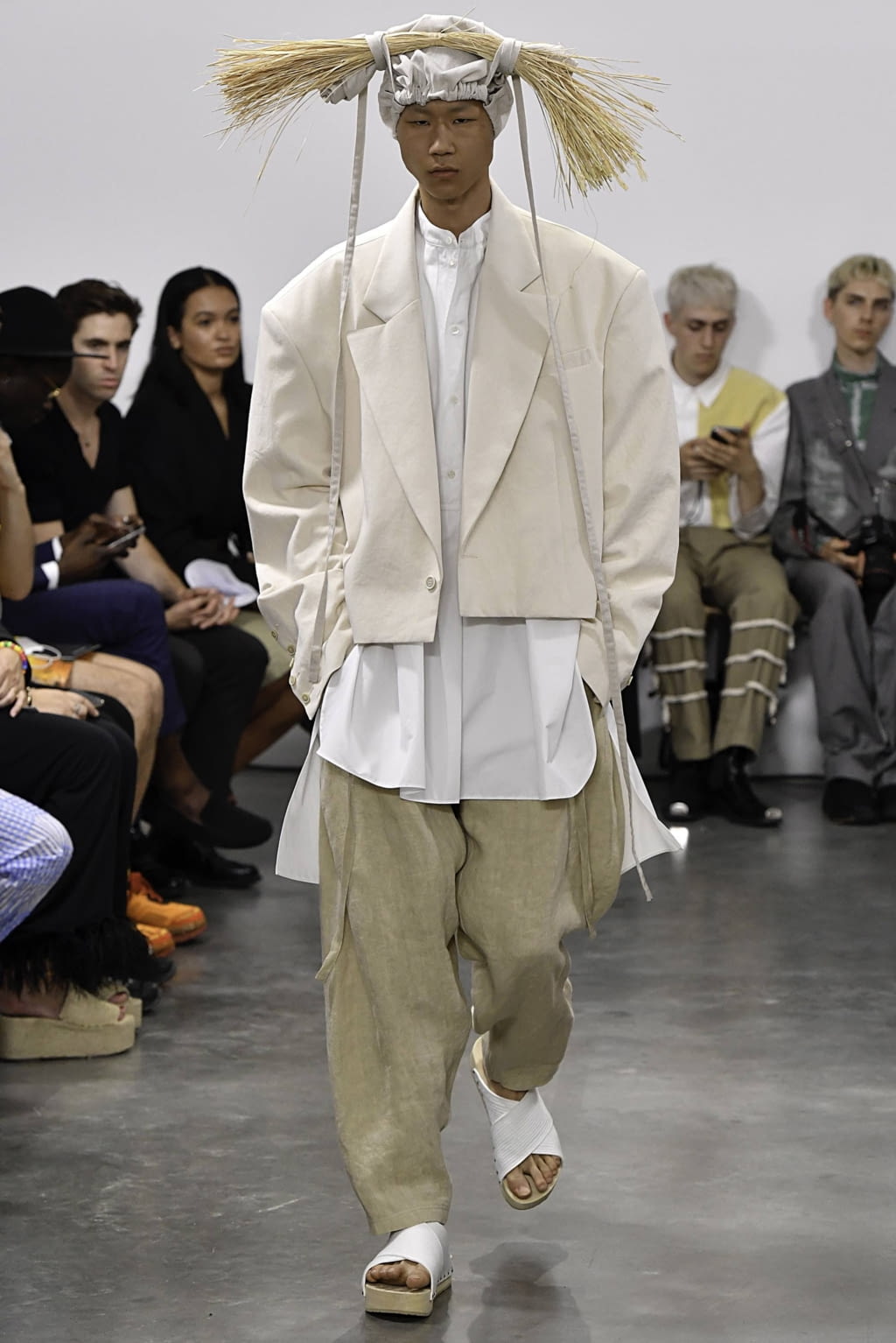 Fashion Week Paris Spring/Summer 2020 look 3 from the Hed Mayner collection 男装