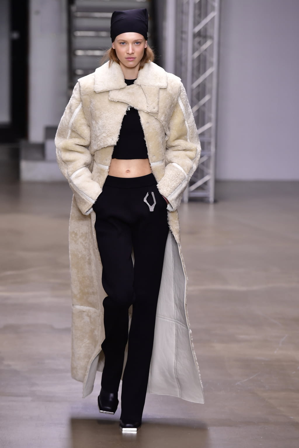 Fashion Week Paris Fall/Winter 2022 look 8 de la collection Heliot Emil womenswear
