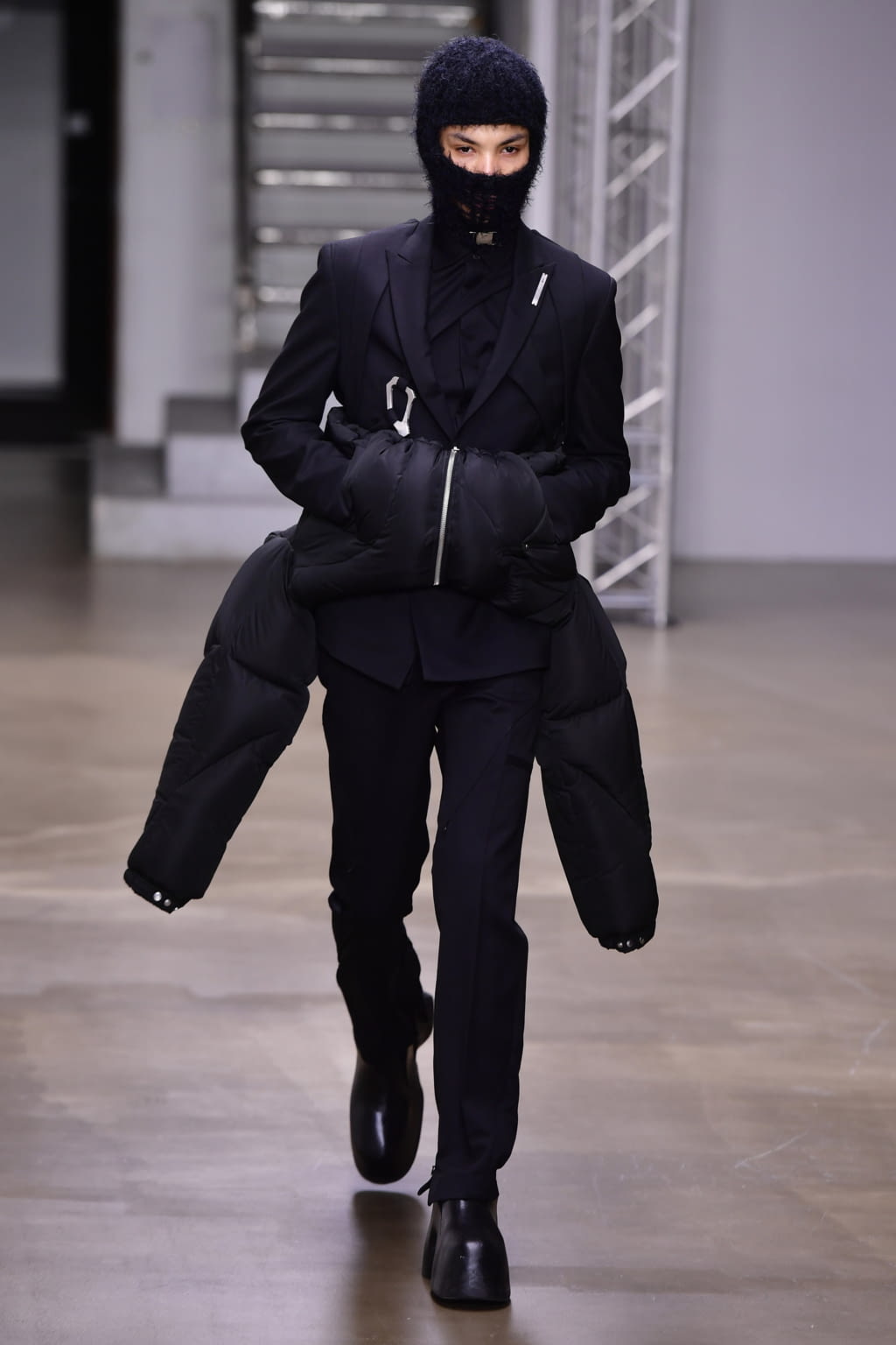 Fashion Week Paris Fall/Winter 2022 look 9 from the Heliot Emil collection 女装