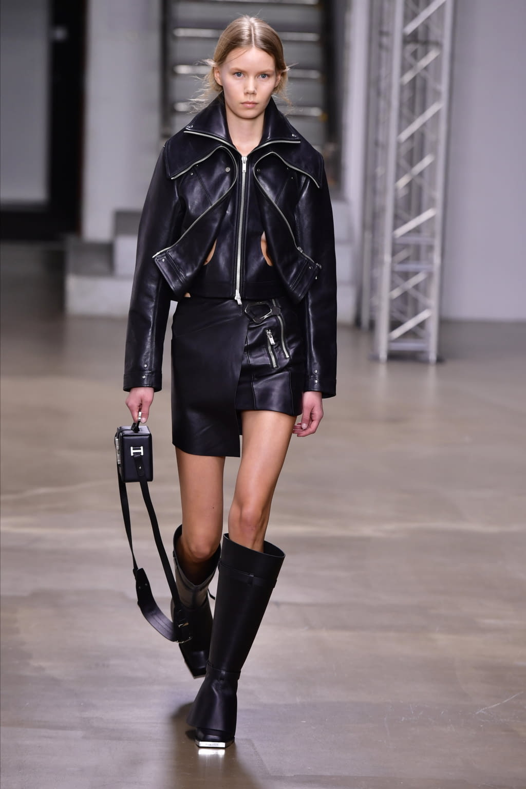 Fashion Week Paris Fall/Winter 2022 look 10 de la collection Heliot Emil womenswear
