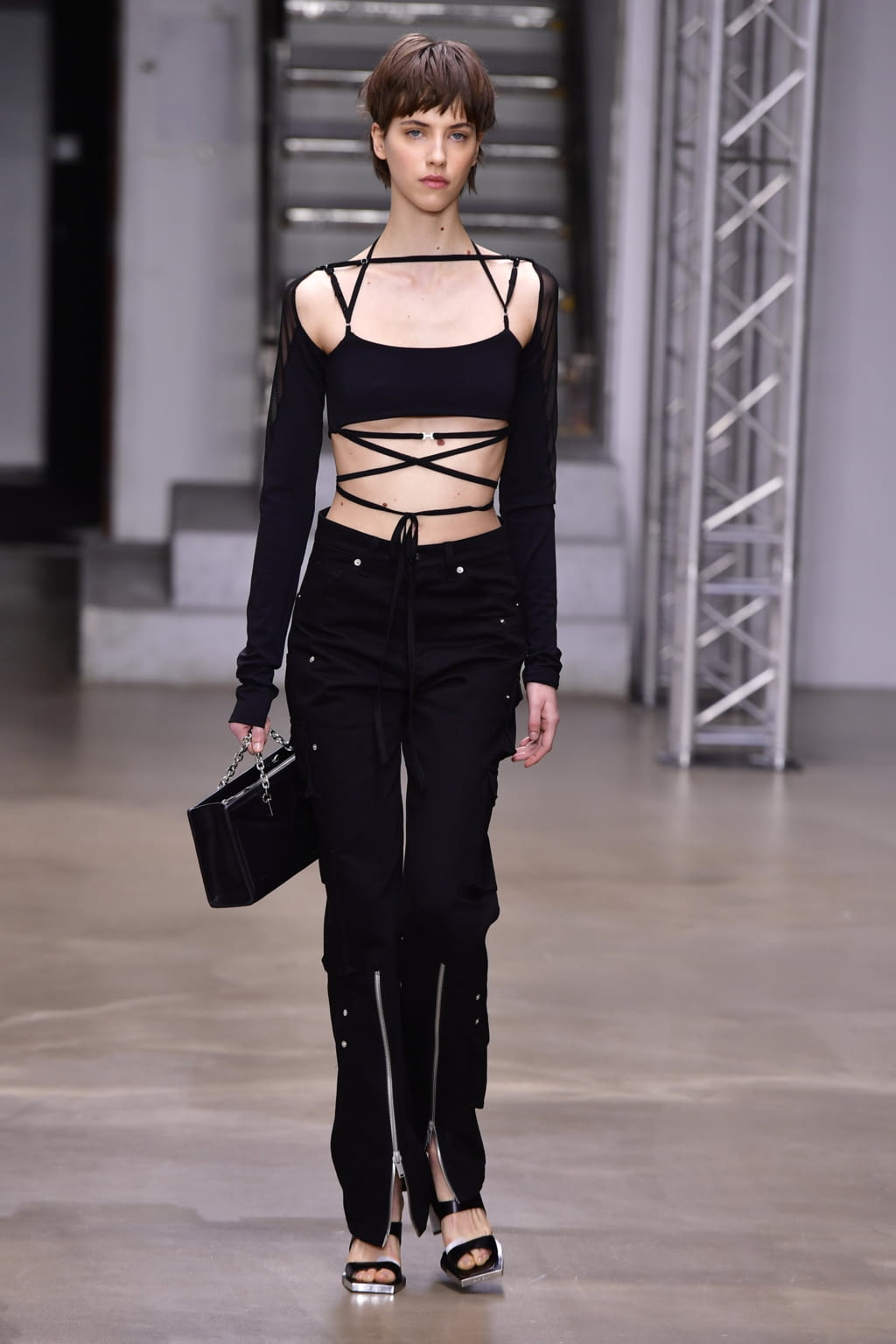 Fashion Week Paris Fall/Winter 2022 look 18 de la collection Heliot Emil womenswear