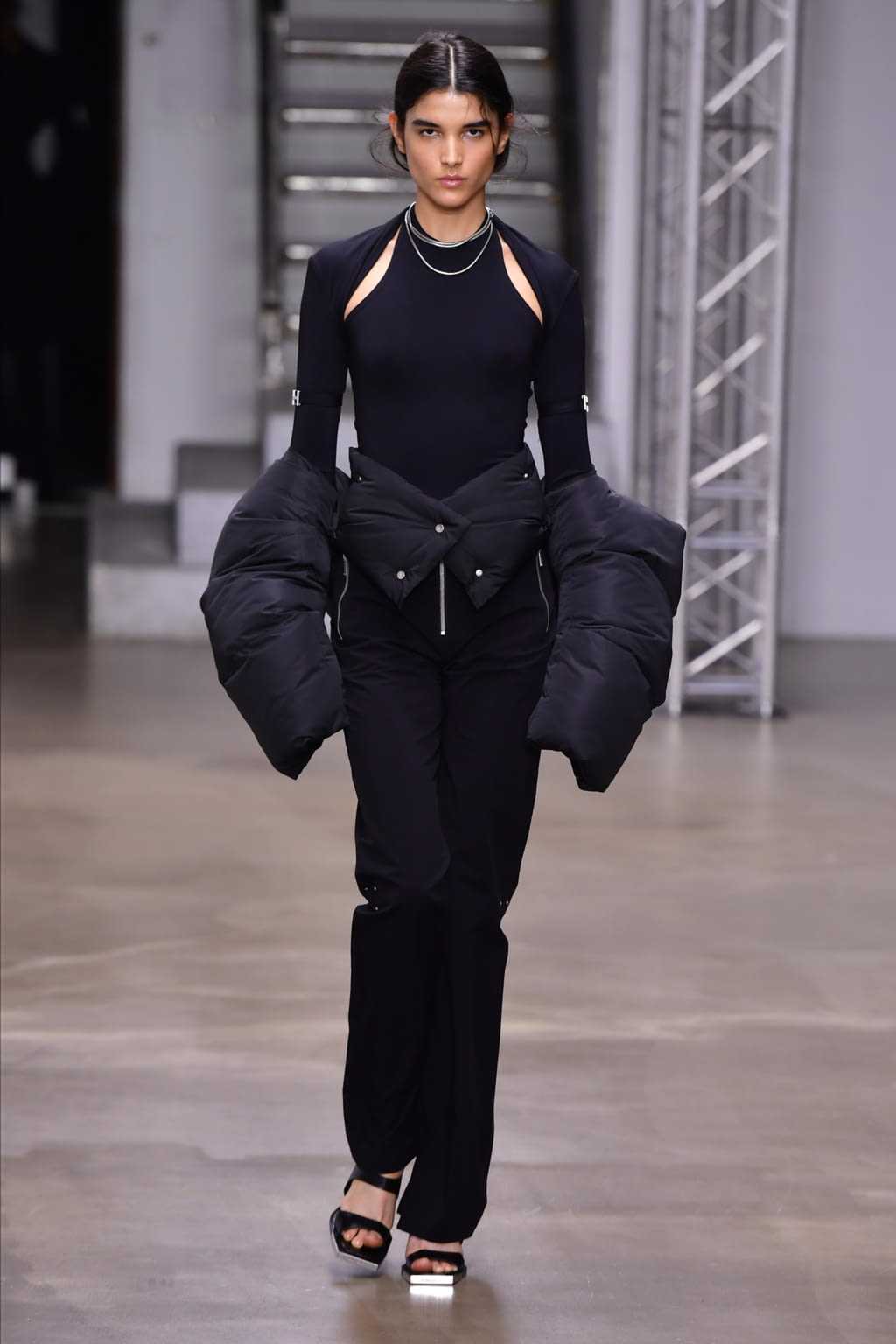 Fashion Week Paris Fall/Winter 2022 look 19 de la collection Heliot Emil womenswear