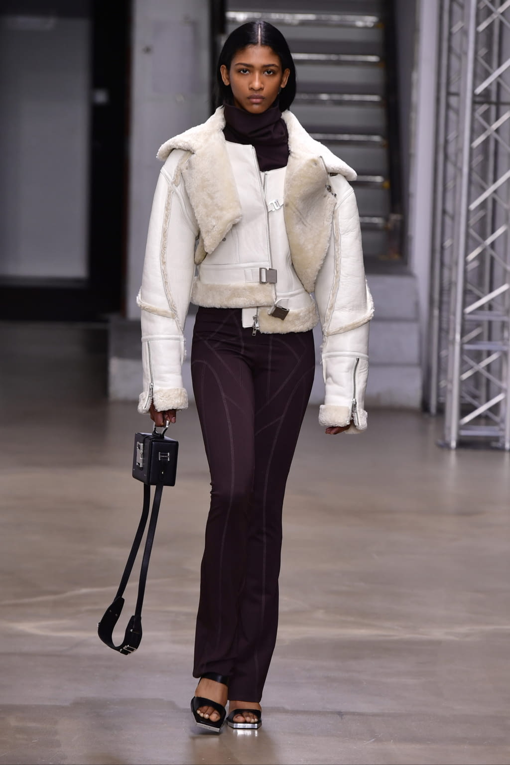 Fashion Week Paris Fall/Winter 2022 look 27 de la collection Heliot Emil womenswear
