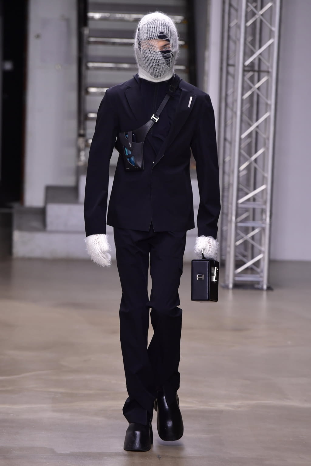Fashion Week Paris Fall/Winter 2022 look 28 from the Heliot Emil collection 女装