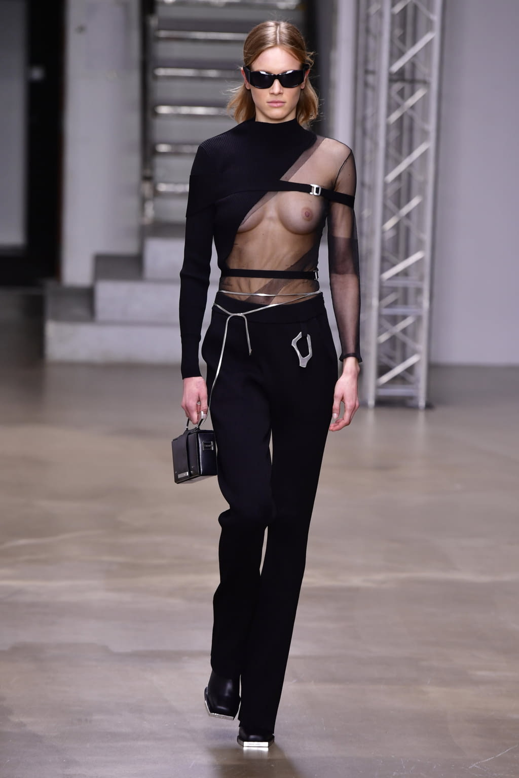 Fashion Week Paris Fall/Winter 2022 look 31 de la collection Heliot Emil womenswear