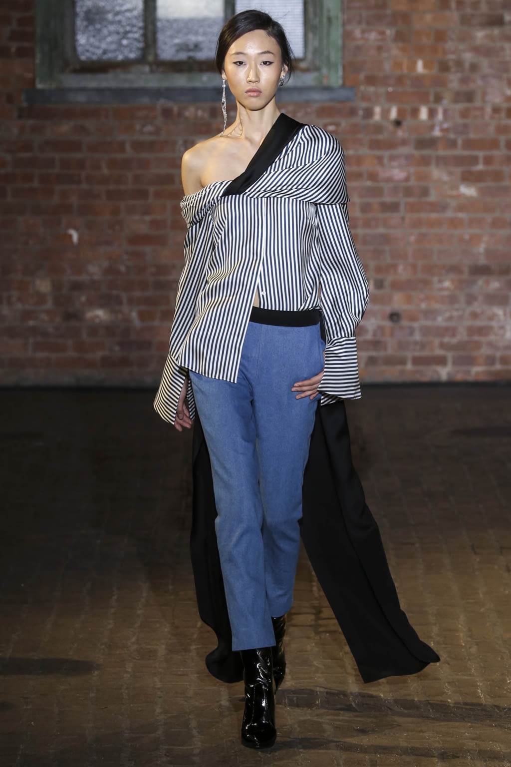 Fashion Week New York Fall/Winter 2017 look 16 from the Hellessy collection womenswear