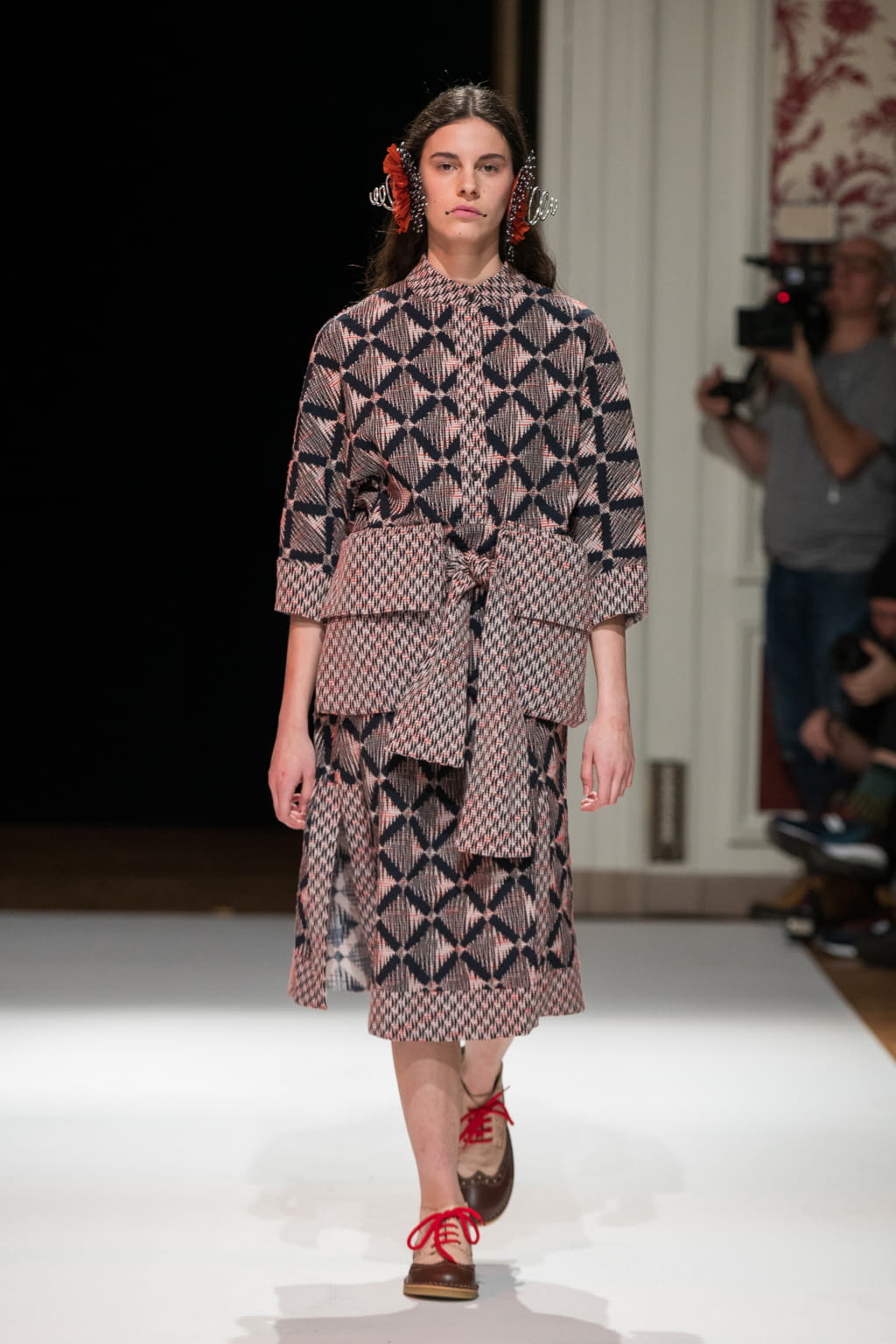 Fashion Week Paris Fall/Winter 2017 look 20 from the Henrik Vibskov collection womenswear