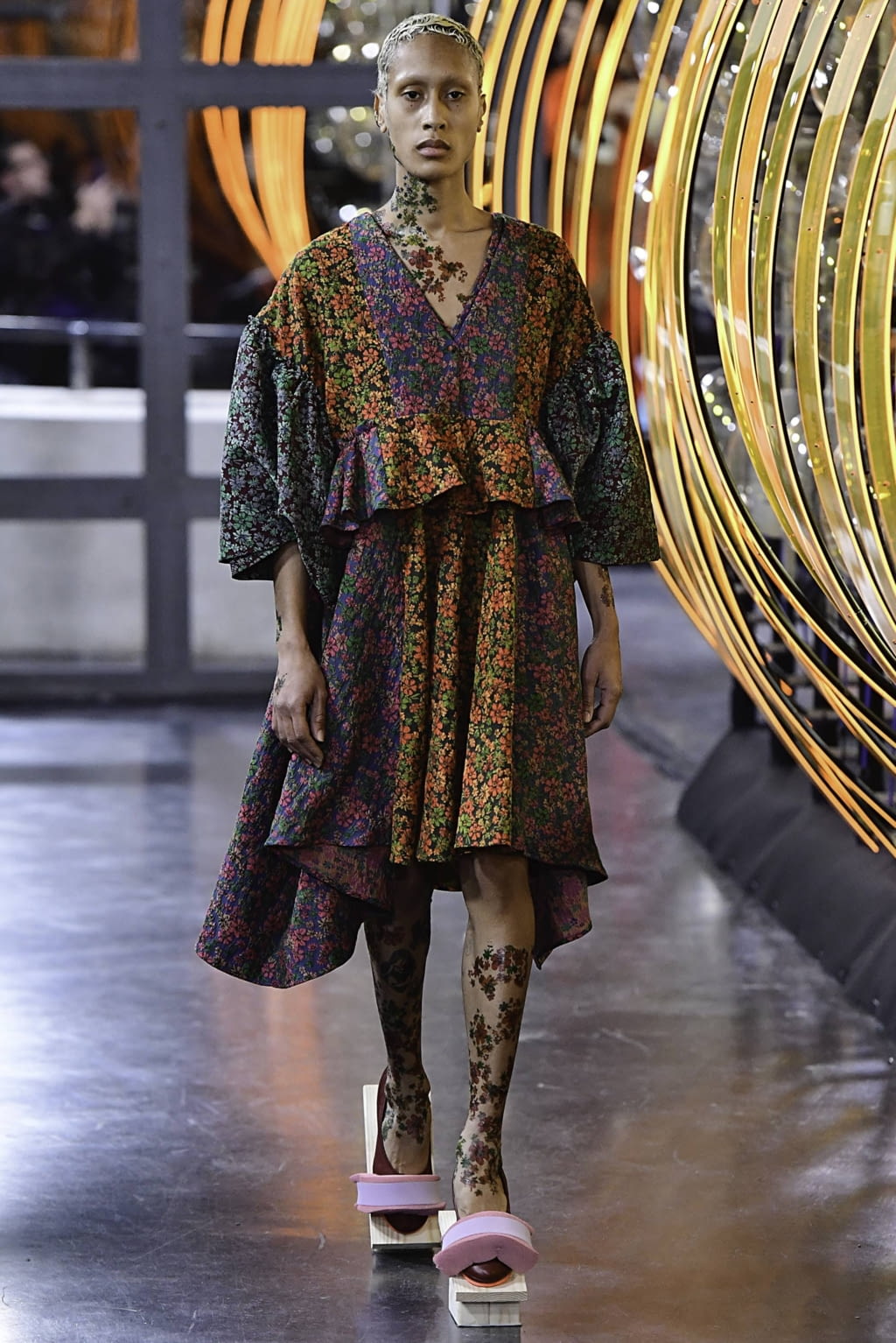 Fashion Week Paris Fall/Winter 2019 look 5 from the Henrik Vibskov collection menswear