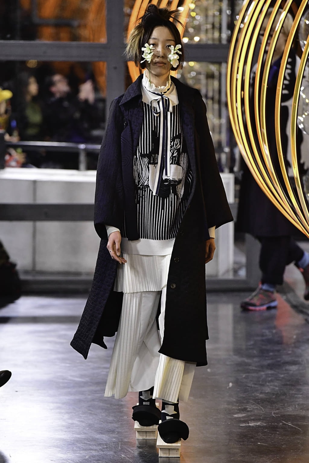 Fashion Week Paris Fall/Winter 2019 look 6 from the Henrik Vibskov collection menswear