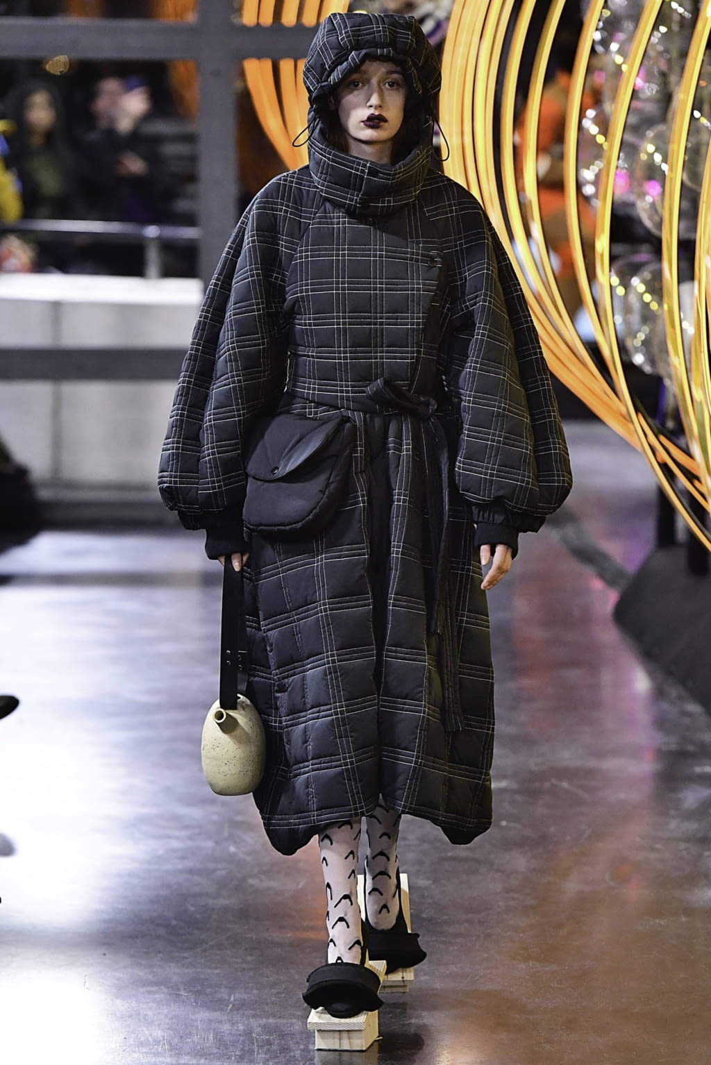 Fashion Week Paris Fall/Winter 2019 look 27 de la collection Henrik Vibskov menswear