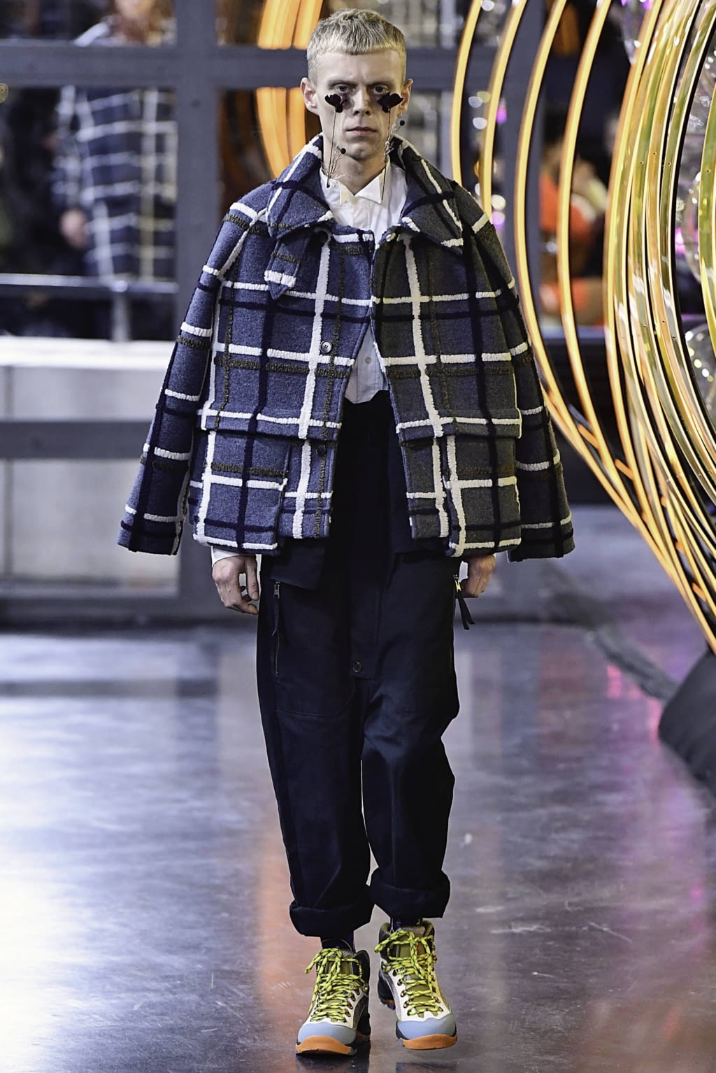 Fashion Week Paris Fall/Winter 2019 look 32 de la collection Henrik Vibskov menswear