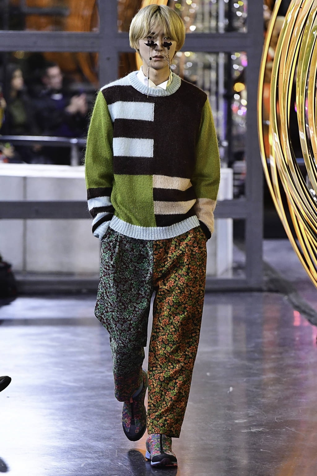 Fashion Week Paris Fall/Winter 2019 look 34 de la collection Henrik Vibskov menswear