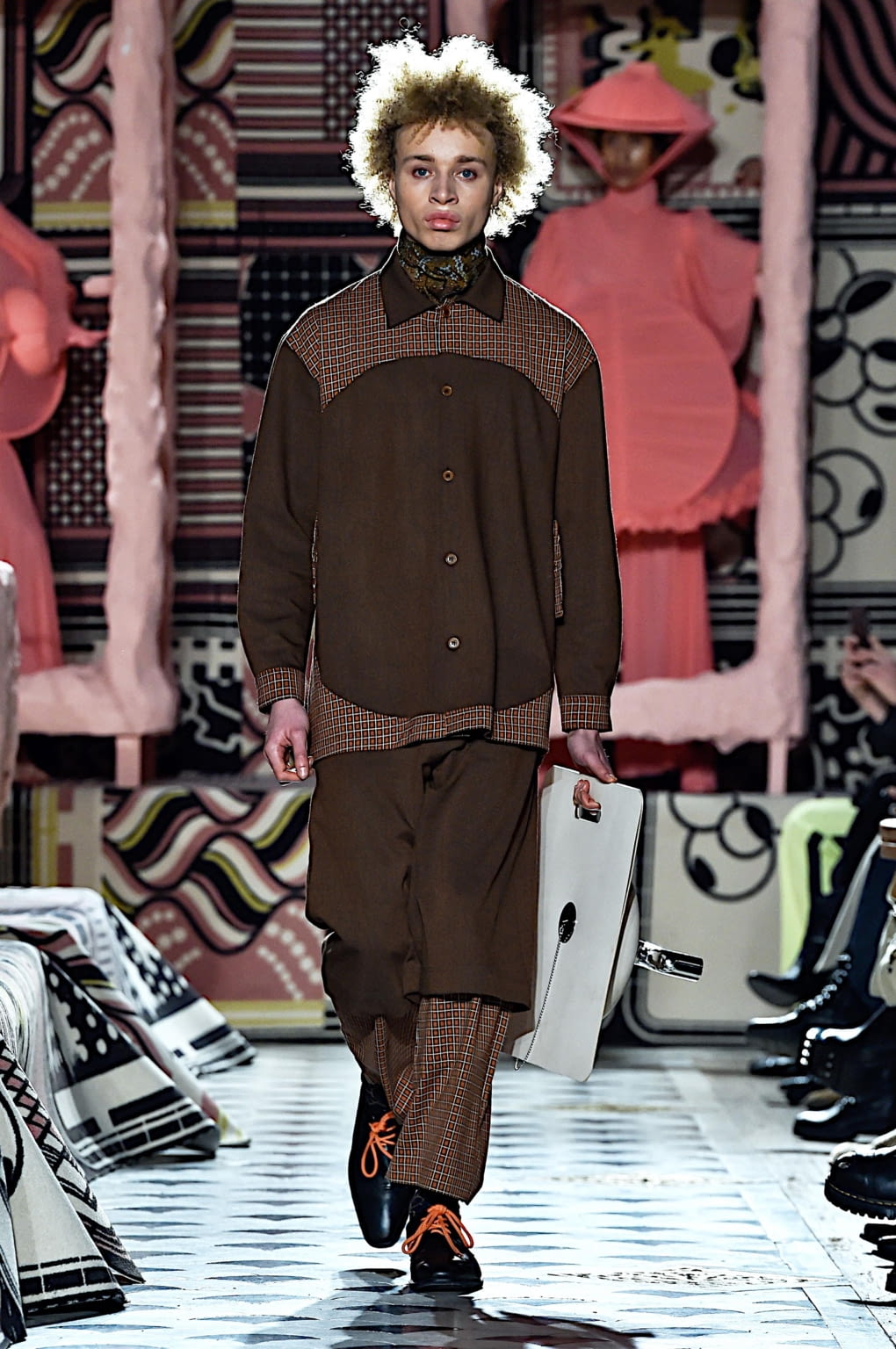 Fashion Week Paris Fall/Winter 2020 look 3 from the Henrik Vibskov collection 男装