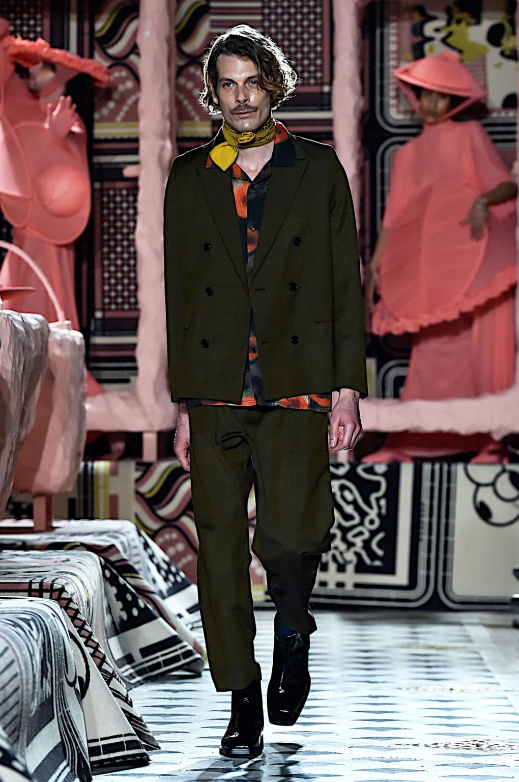 Fashion Week Paris Fall/Winter 2020 look 4 de la collection Henrik Vibskov menswear