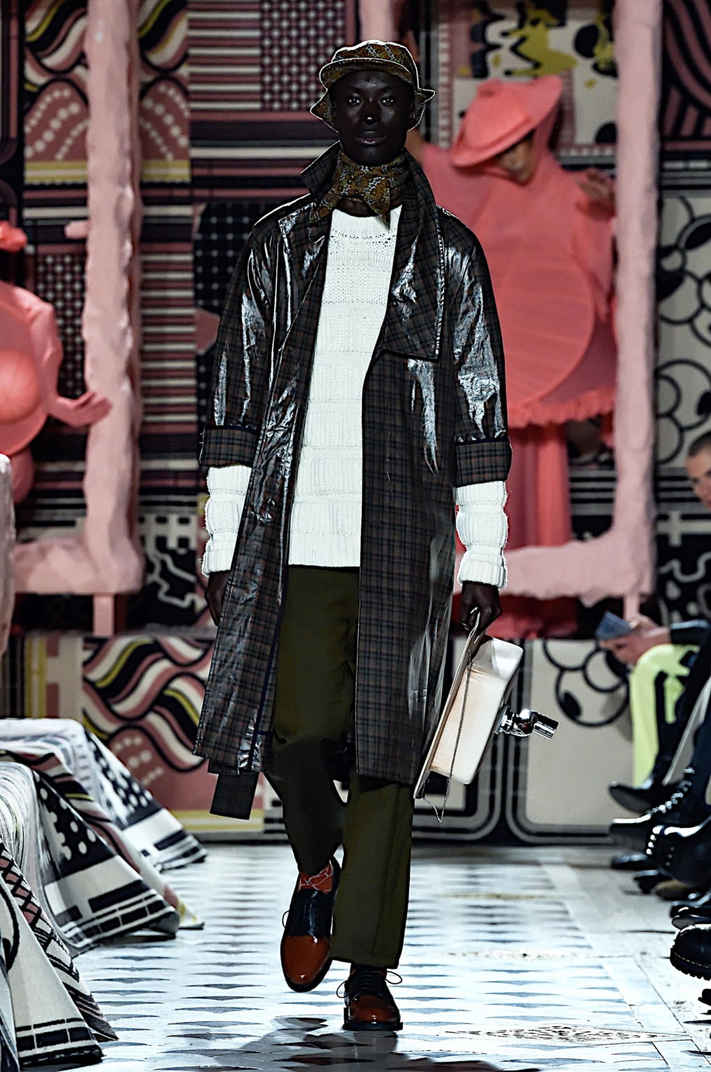 Fashion Week Paris Fall/Winter 2020 look 8 de la collection Henrik Vibskov menswear