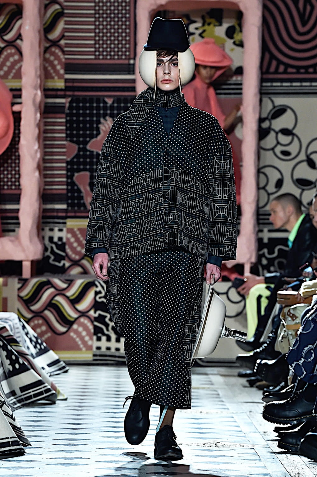 Fashion Week Paris Fall/Winter 2020 look 11 from the Henrik Vibskov collection menswear