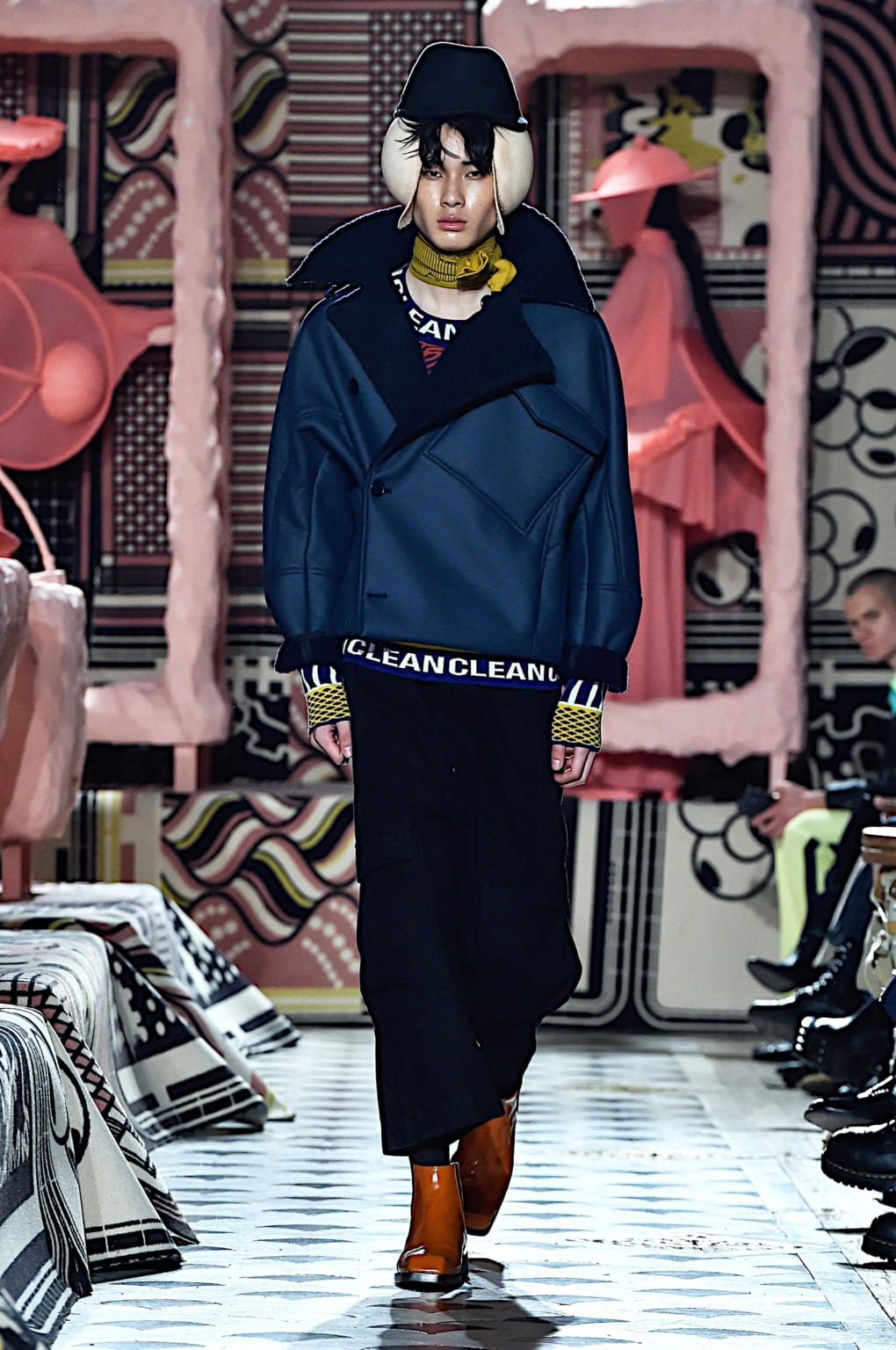 Fashion Week Paris Fall/Winter 2020 look 14 from the Henrik Vibskov collection menswear