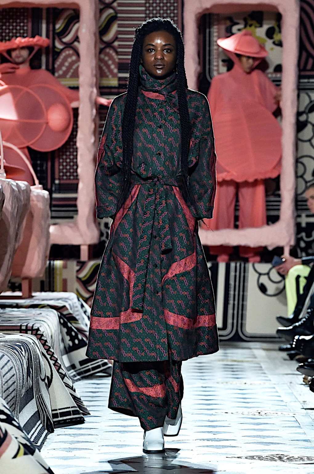 Fashion Week Paris Fall/Winter 2020 look 18 de la collection Henrik Vibskov menswear