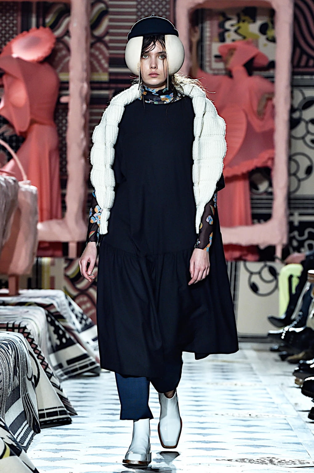Fashion Week Paris Fall/Winter 2020 look 20 from the Henrik Vibskov collection menswear