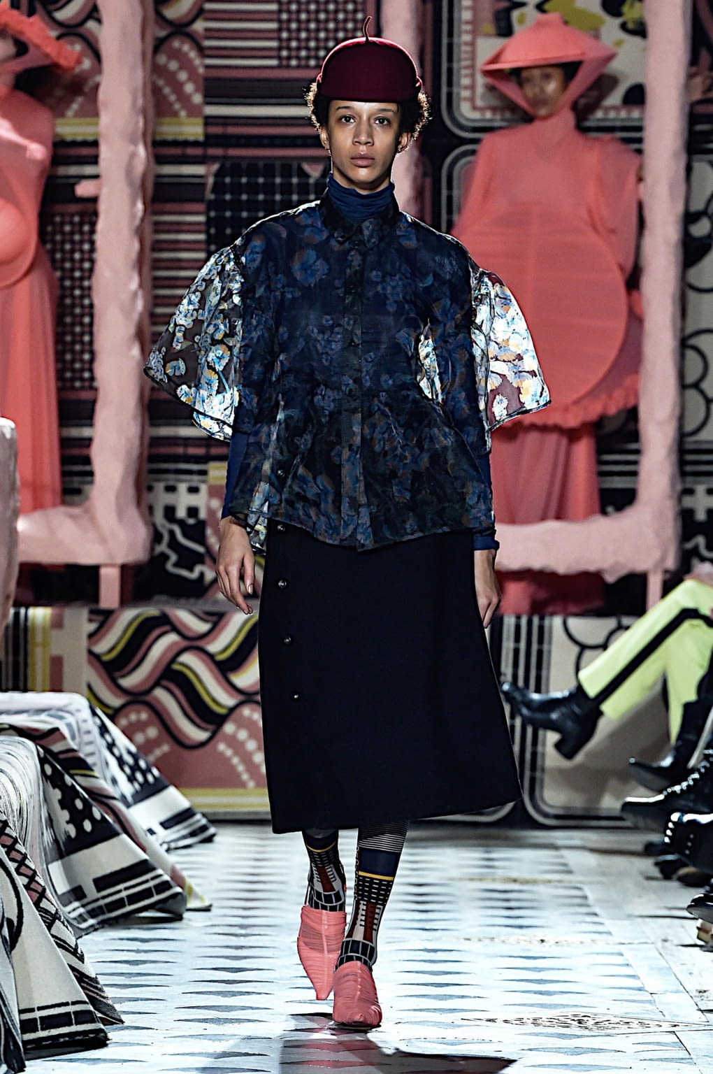 Fashion Week Paris Fall/Winter 2020 look 21 from the Henrik Vibskov collection menswear