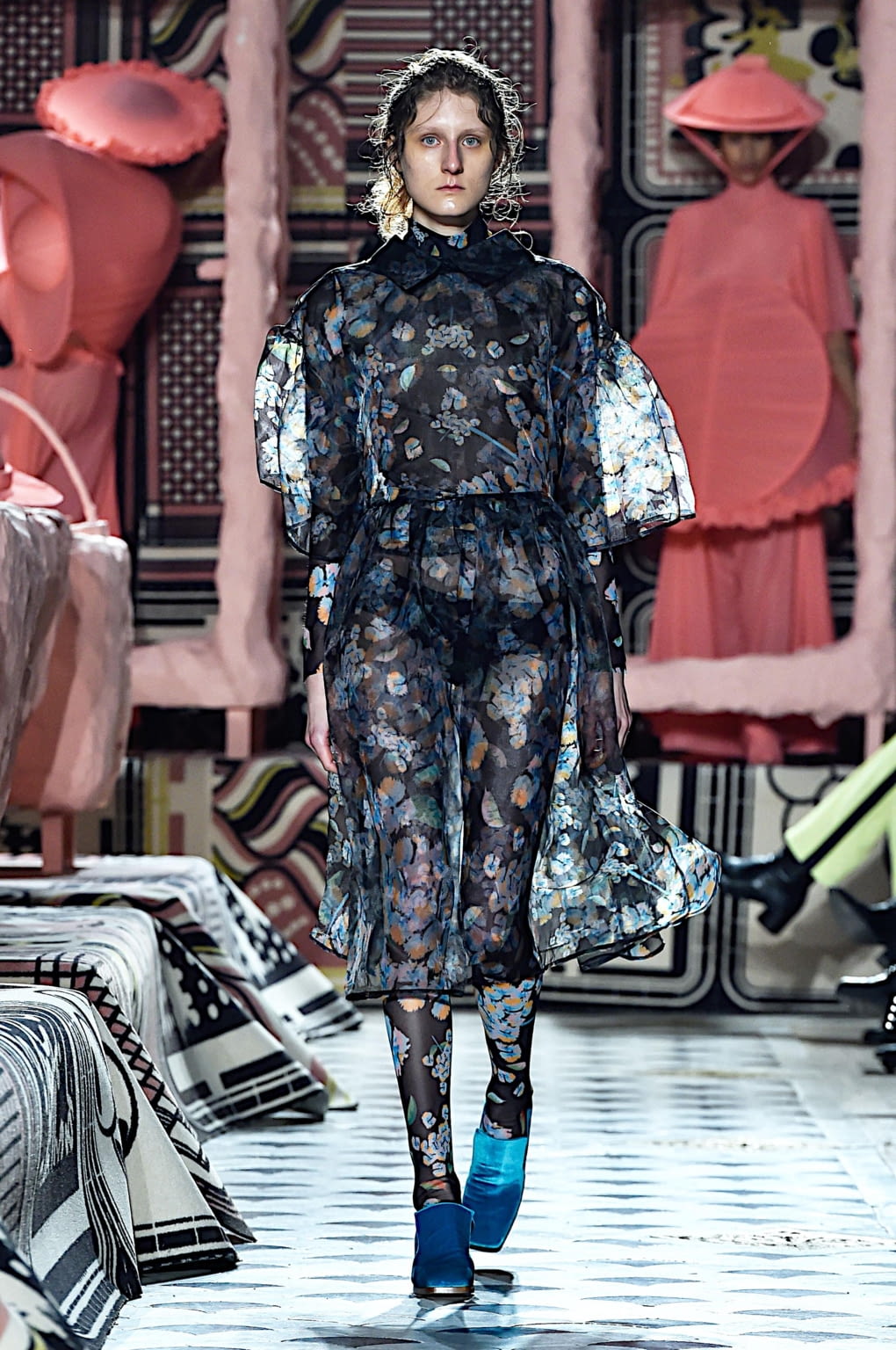 Fashion Week Paris Fall/Winter 2020 look 22 de la collection Henrik Vibskov menswear