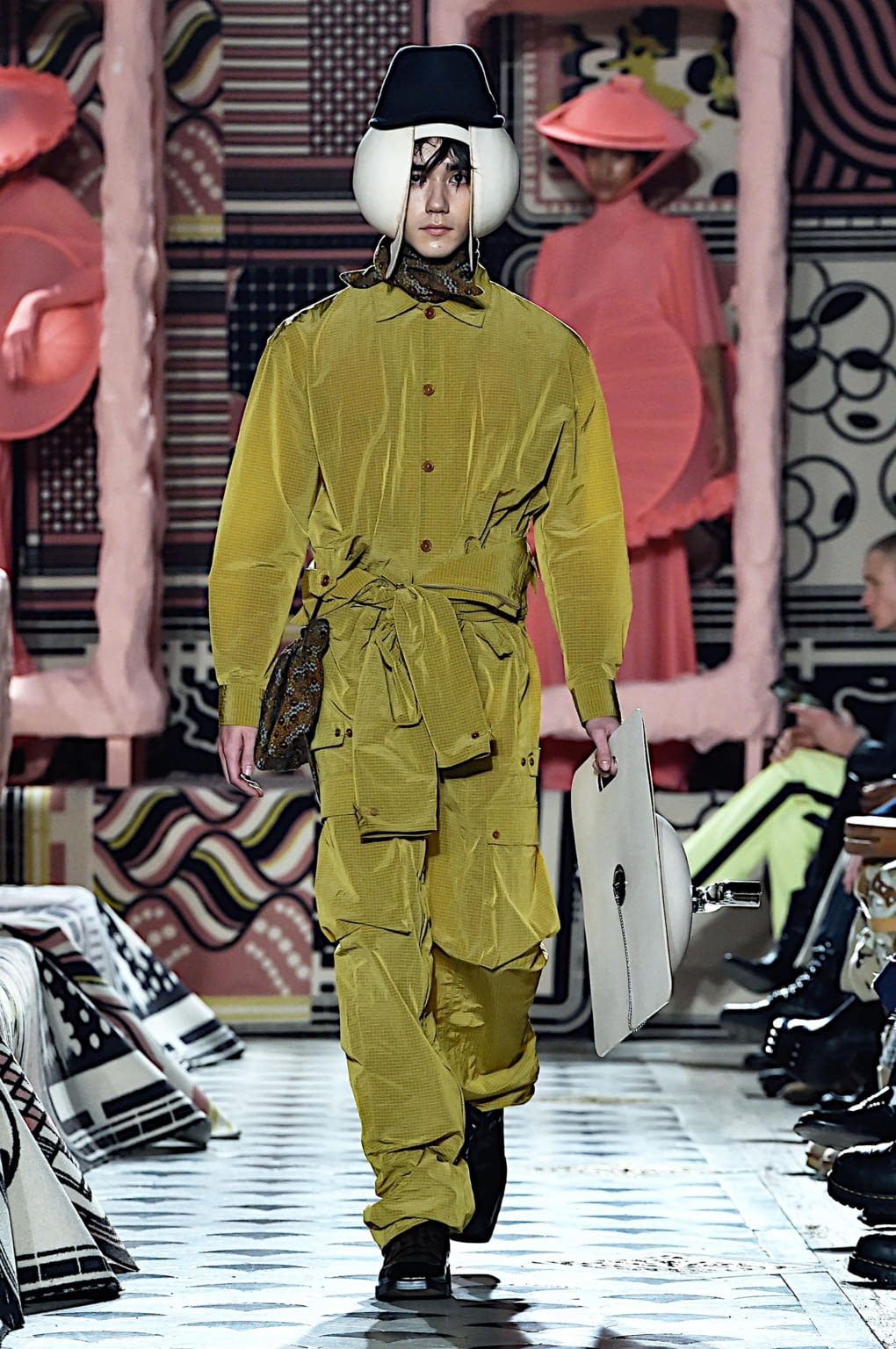 Fashion Week Paris Fall/Winter 2020 look 23 from the Henrik Vibskov collection menswear