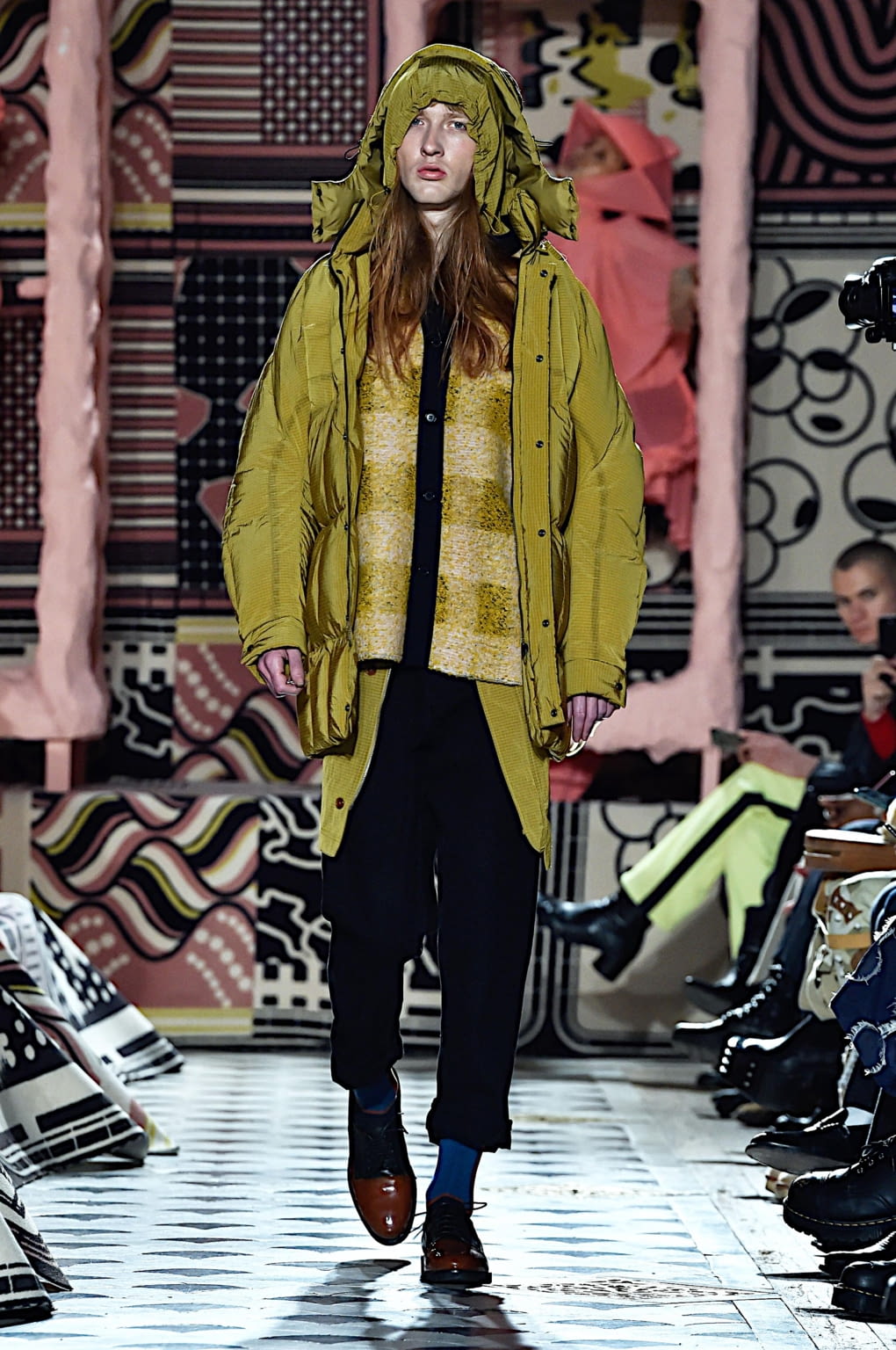 Fashion Week Paris Fall/Winter 2020 look 26 from the Henrik Vibskov collection menswear
