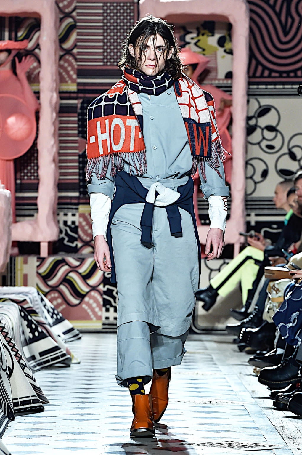Fashion Week Paris Fall/Winter 2020 look 27 from the Henrik Vibskov collection menswear