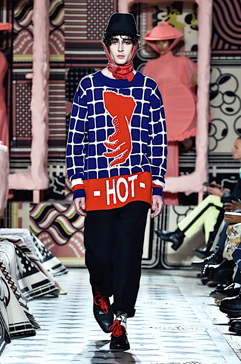 Fashion Week Paris Fall/Winter 2020 look 28 from the Henrik Vibskov collection menswear