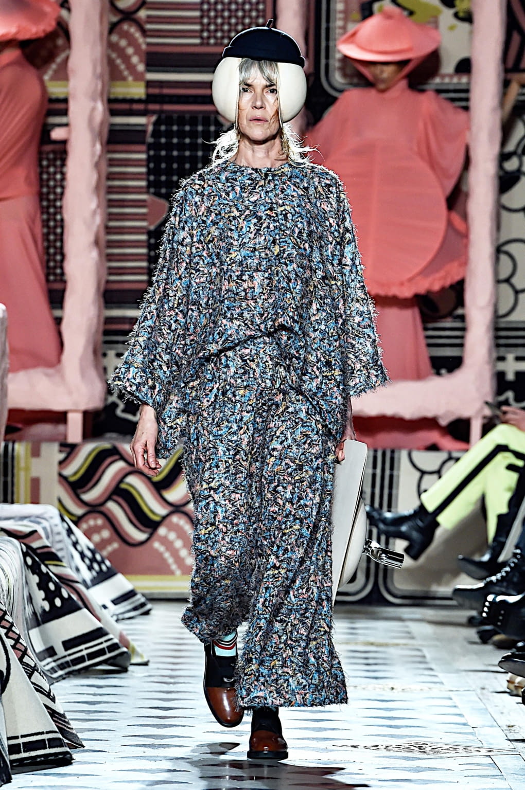 Fashion Week Paris Fall/Winter 2020 look 30 from the Henrik Vibskov collection menswear