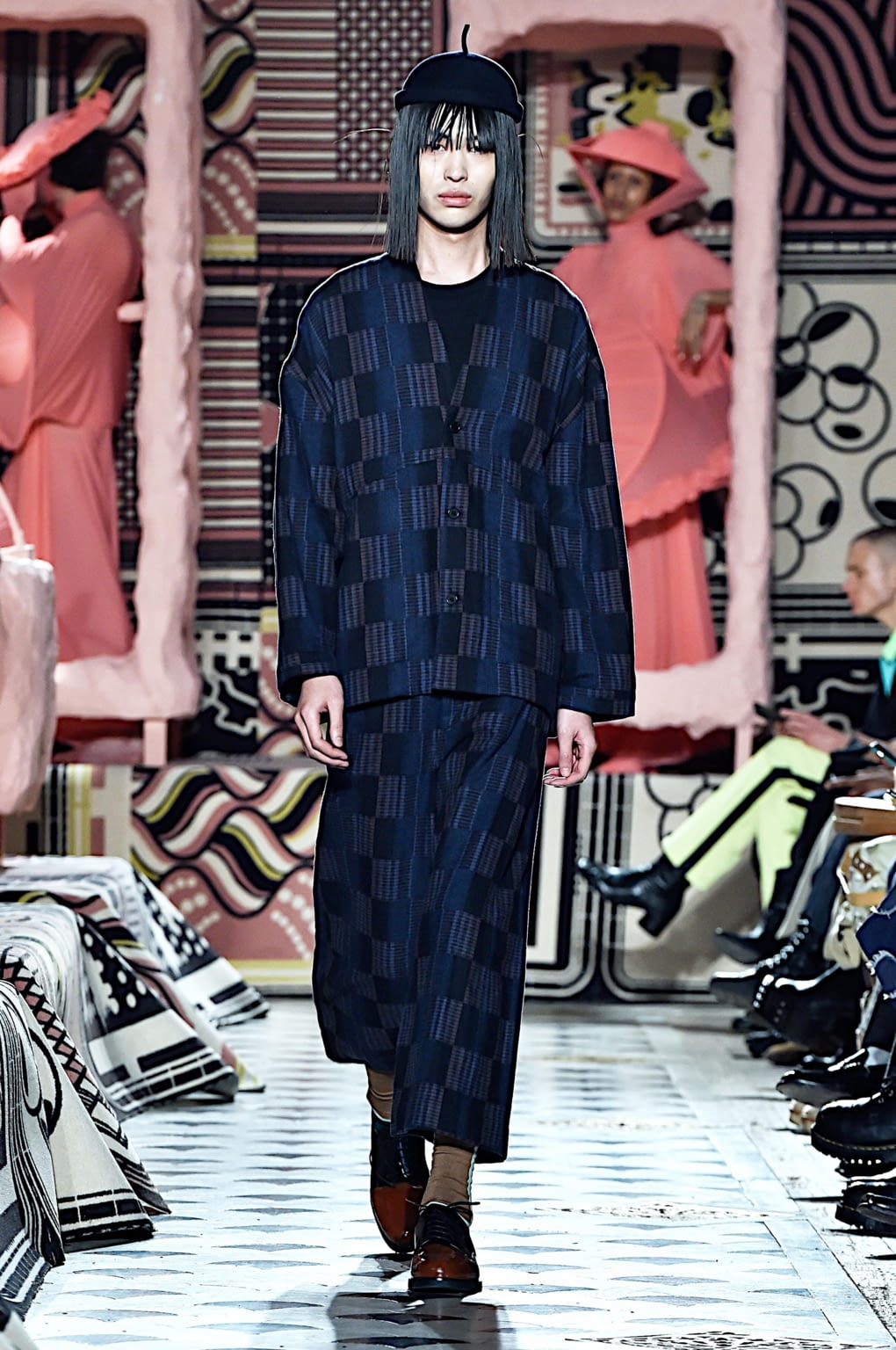 Fashion Week Paris Fall/Winter 2020 look 31 from the Henrik Vibskov collection menswear