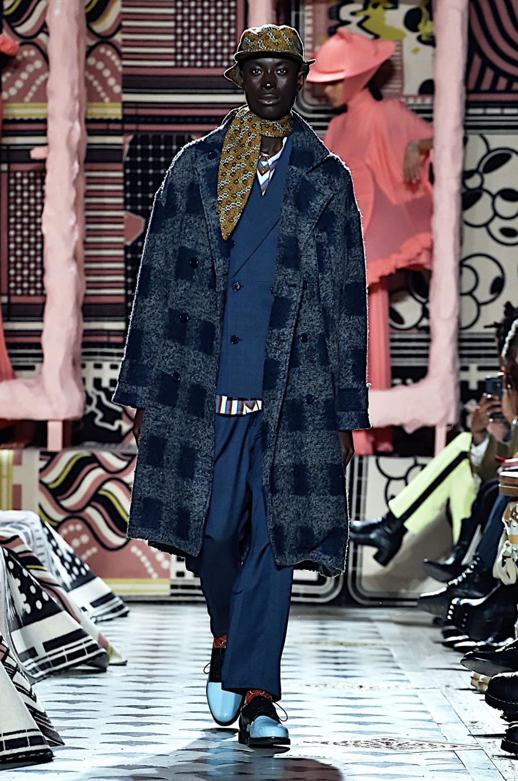 Fashion Week Paris Fall/Winter 2020 look 37 from the Henrik Vibskov collection menswear