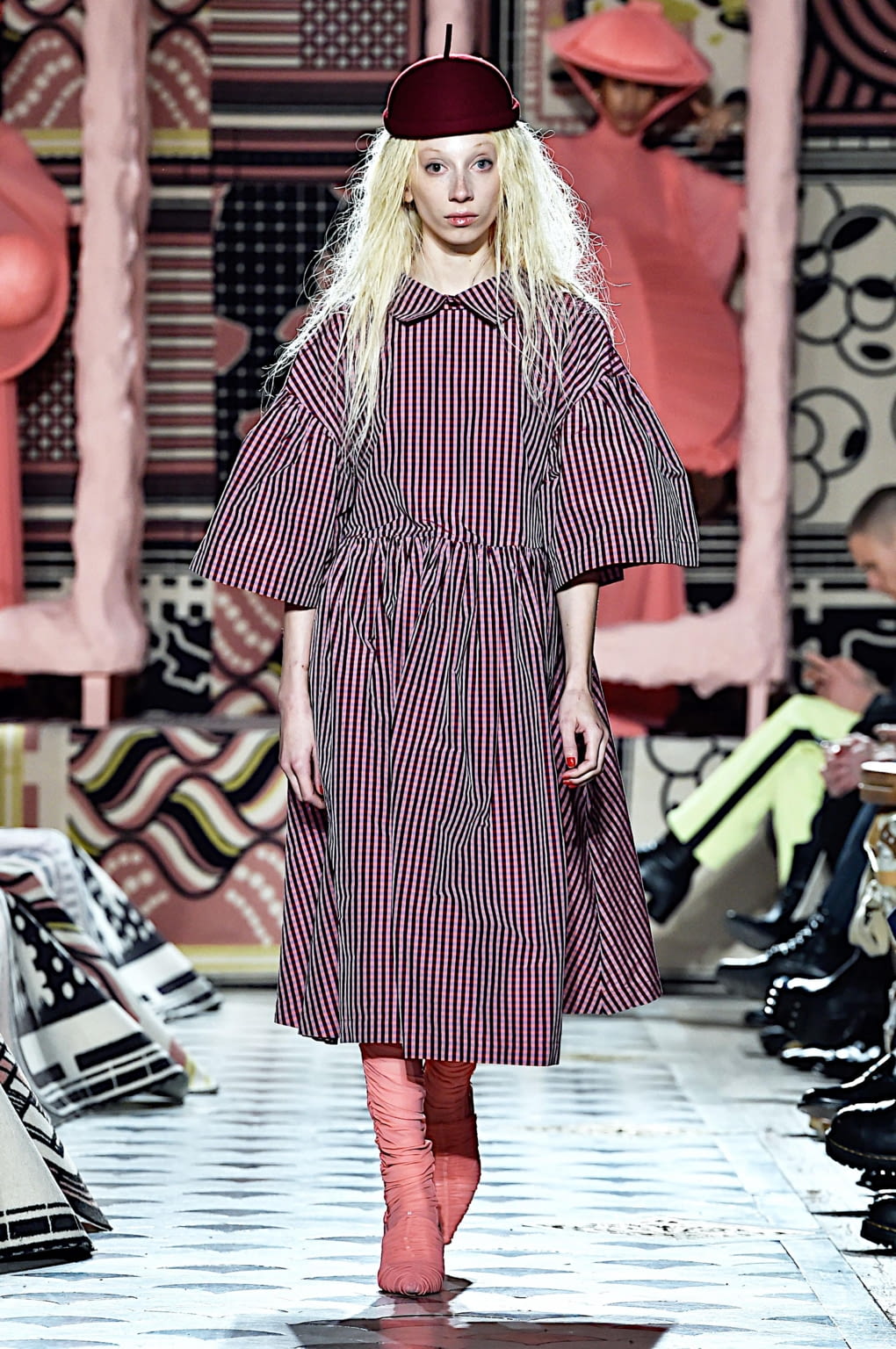 Fashion Week Paris Fall/Winter 2020 look 38 de la collection Henrik Vibskov menswear