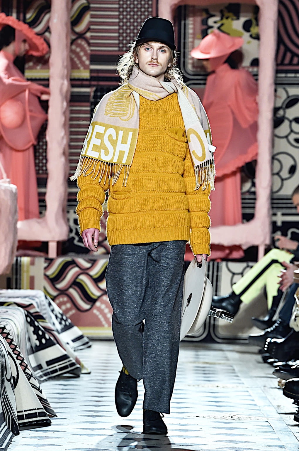 Fashion Week Paris Fall/Winter 2020 look 40 from the Henrik Vibskov collection menswear