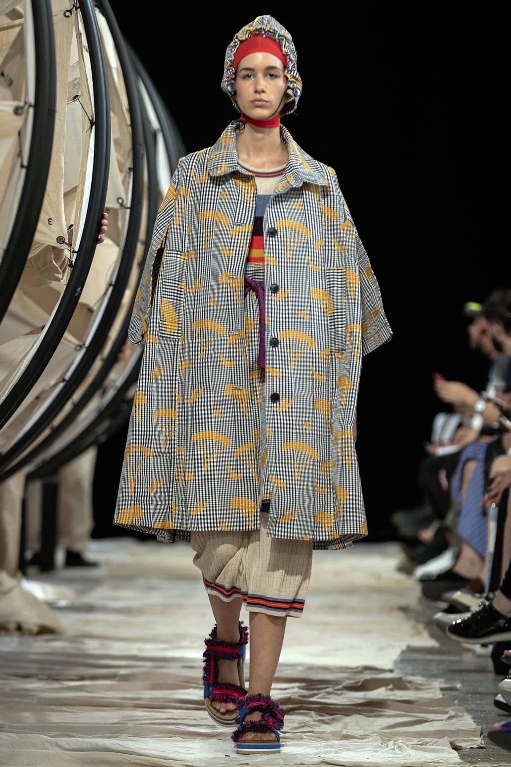 Fashion Week Paris Spring/Summer 2019 look 20 from the Henrik Vibskov collection menswear