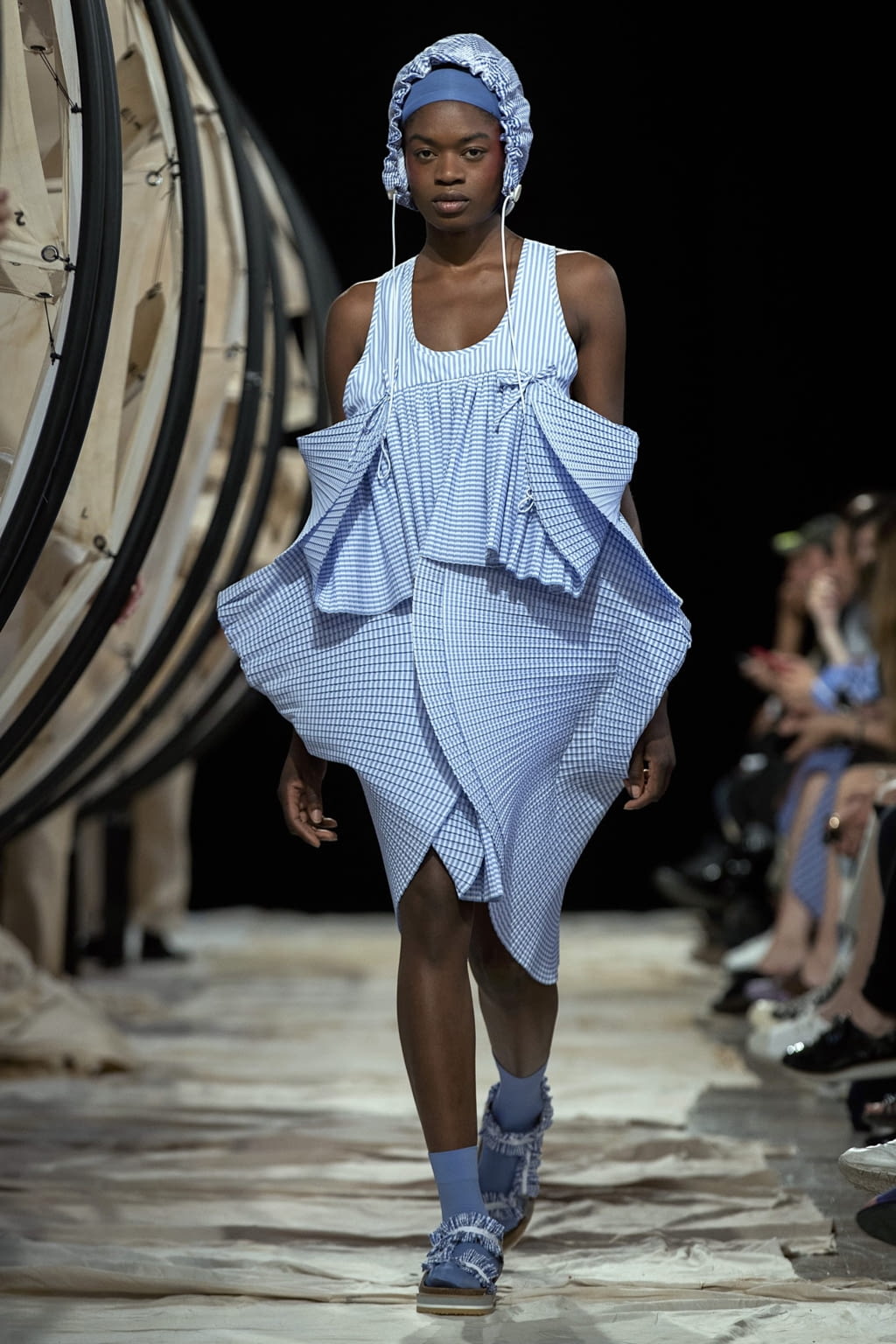 Fashion Week Paris Spring/Summer 2019 look 42 from the Henrik Vibskov collection menswear