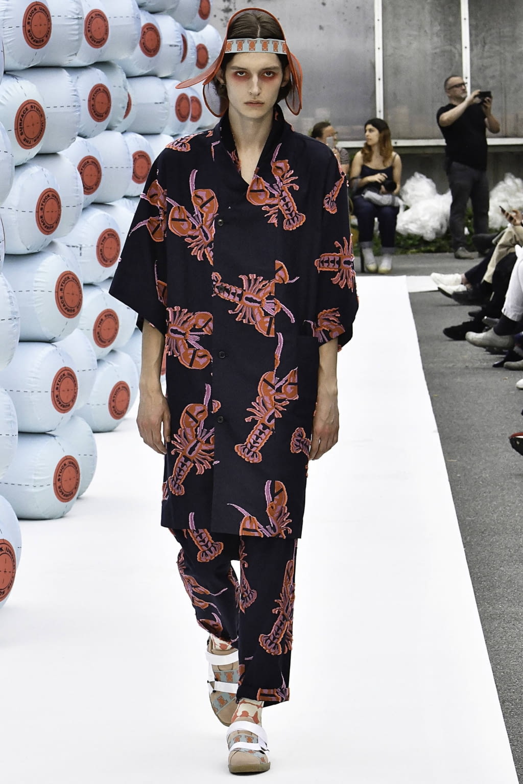 Fashion Week Paris Spring/Summer 2020 look 6 from the Henrik Vibskov collection menswear