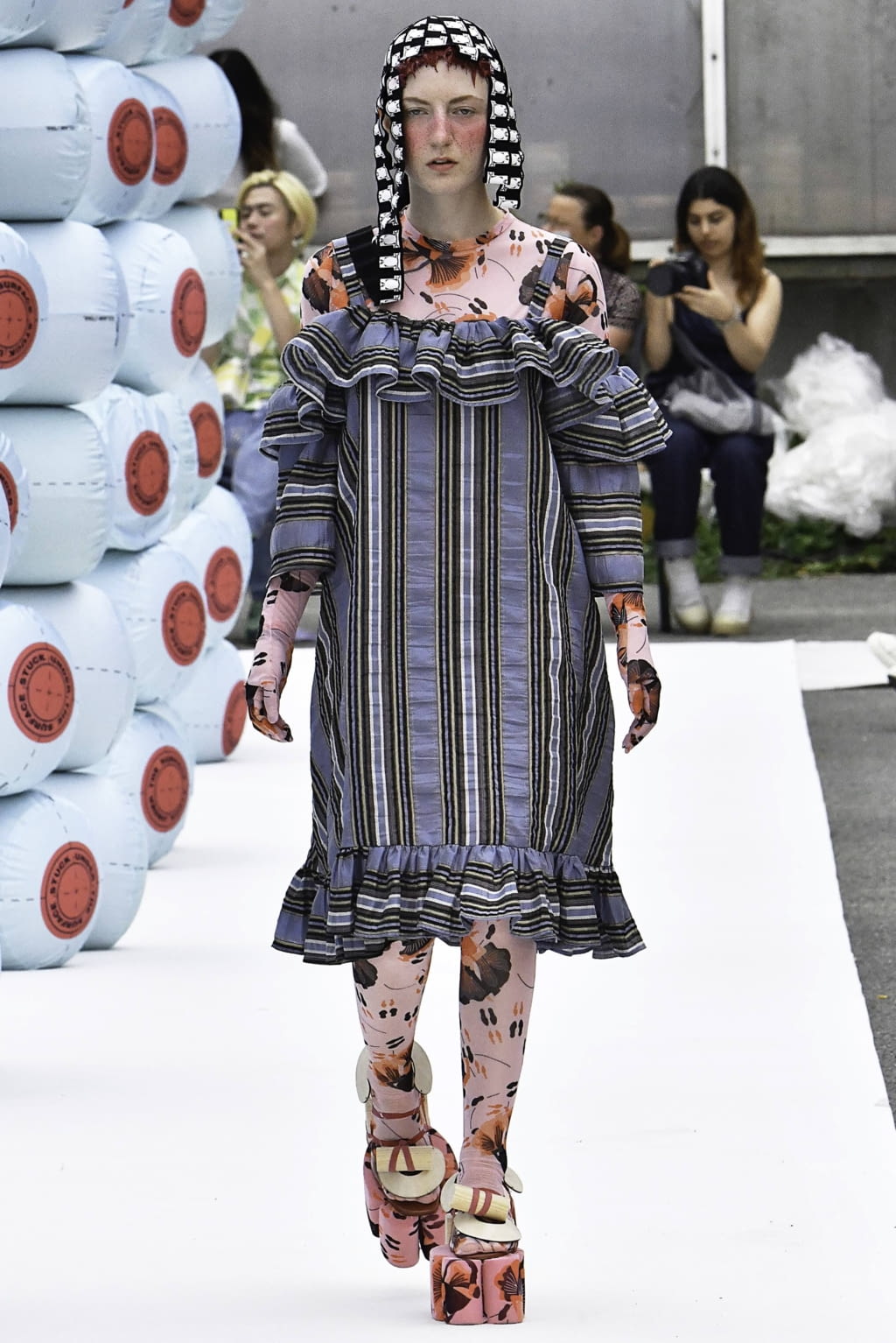 Fashion Week Paris Spring/Summer 2020 look 7 from the Henrik Vibskov collection menswear