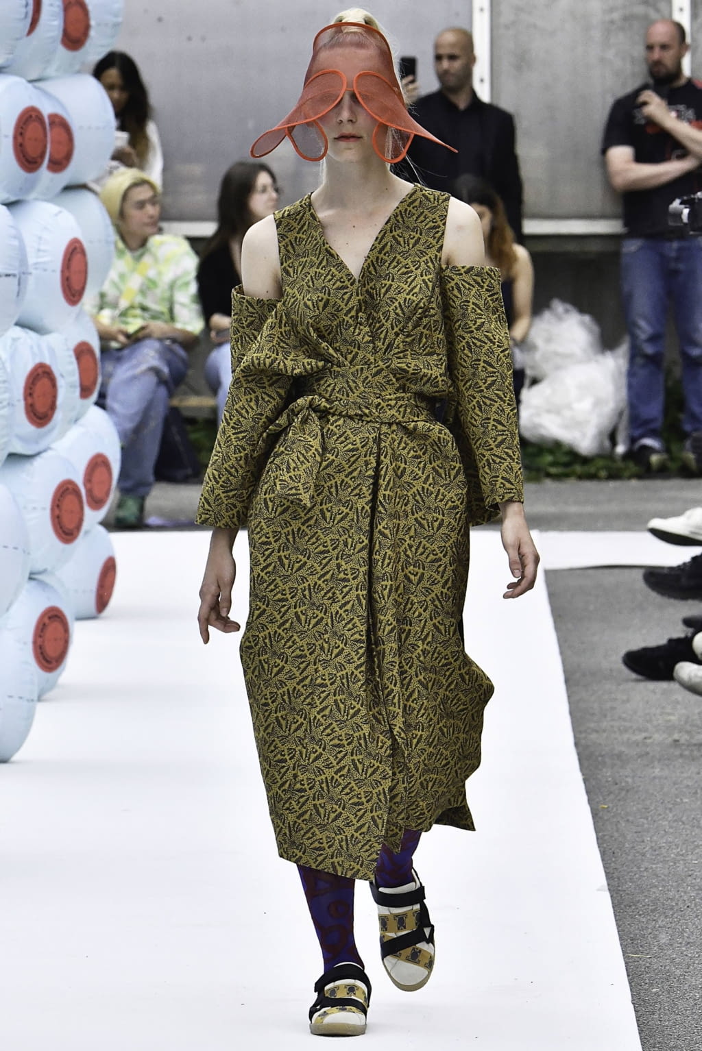 Fashion Week Paris Spring/Summer 2020 look 13 from the Henrik Vibskov collection menswear