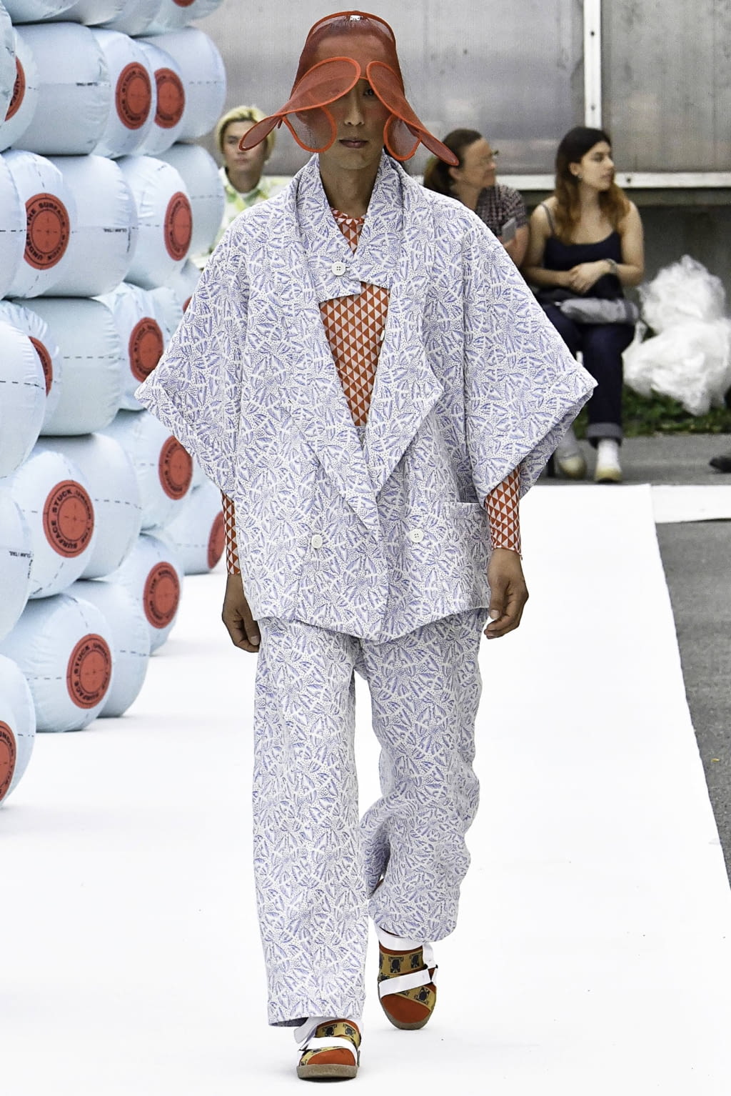 Fashion Week Paris Spring/Summer 2020 look 25 de la collection Henrik Vibskov menswear
