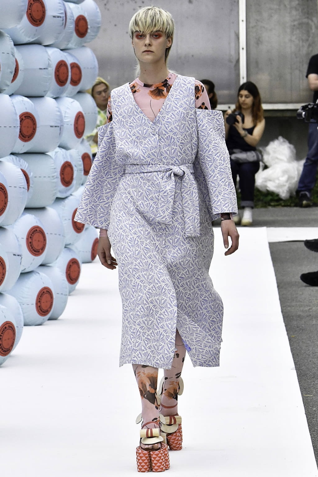 Fashion Week Paris Spring/Summer 2020 look 27 de la collection Henrik Vibskov menswear