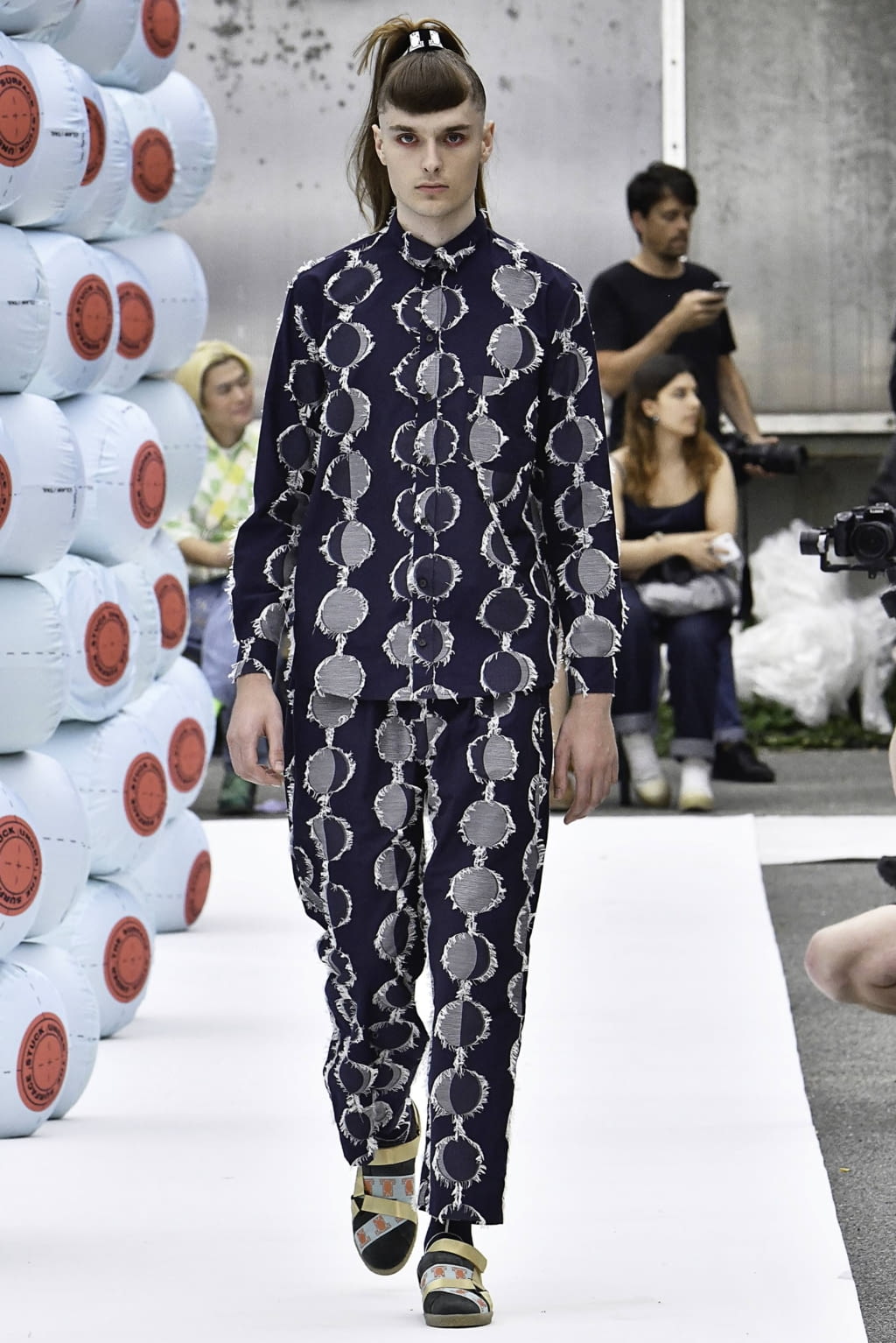 Fashion Week Paris Spring/Summer 2020 look 29 from the Henrik Vibskov collection menswear