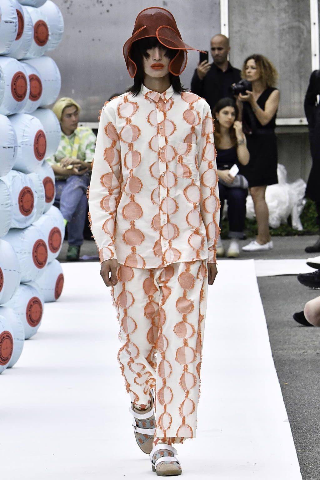 Fashion Week Paris Spring/Summer 2020 look 37 from the Henrik Vibskov collection menswear