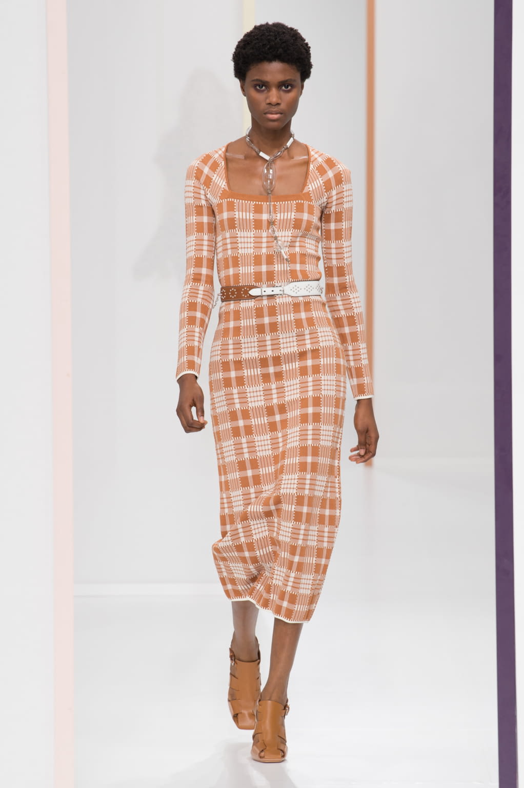 Fashion Week Paris Spring/Summer 2018 look 9 from the Hermès collection 女装