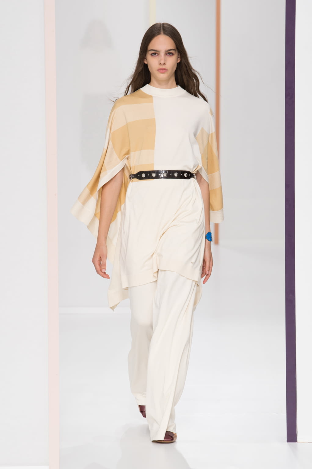 Fashion Week Paris Spring/Summer 2018 look 14 from the Hermès collection 女装