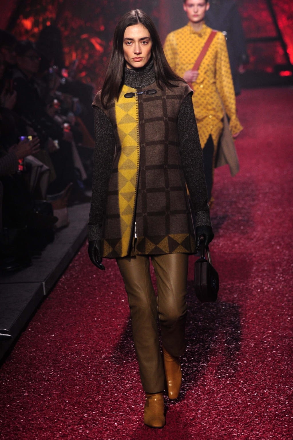 Fashion Week Paris Fall/Winter 2018 look 16 from the Hermès collection womenswear