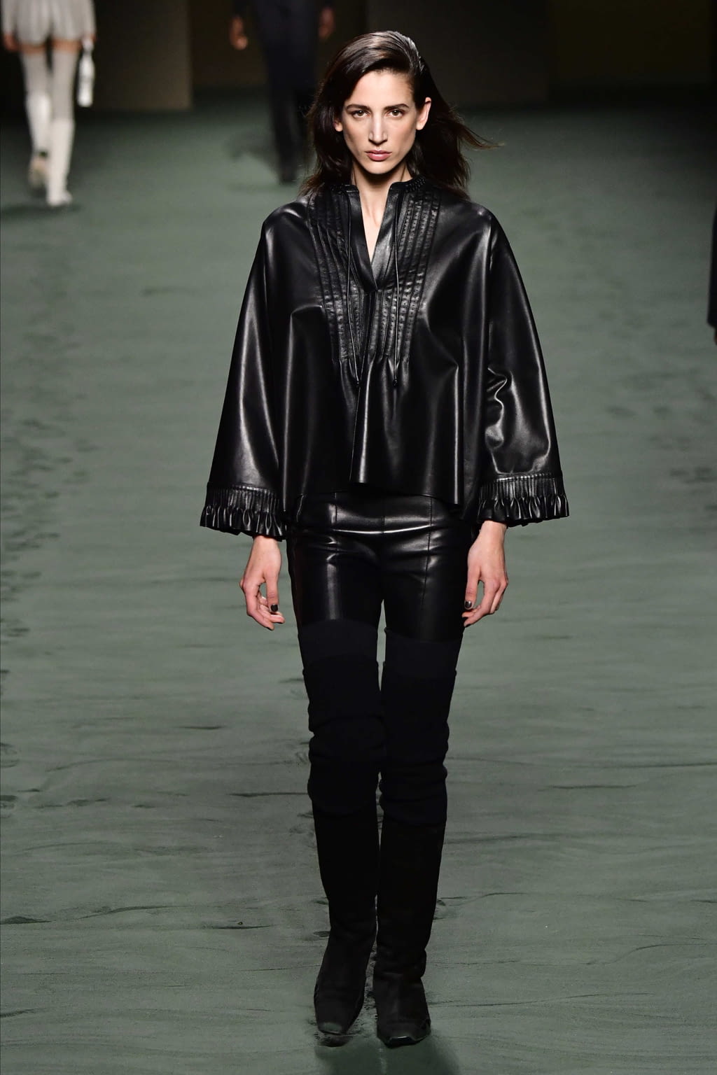 Fashion Week Paris Fall/Winter 2022 look 13 from the Hermès collection womenswear