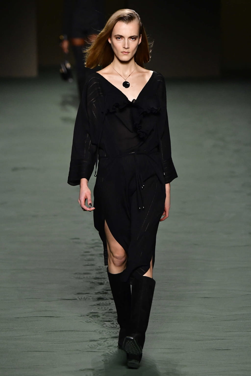 Fashion Week Paris Fall/Winter 2022 look 17 de la collection Hermès womenswear