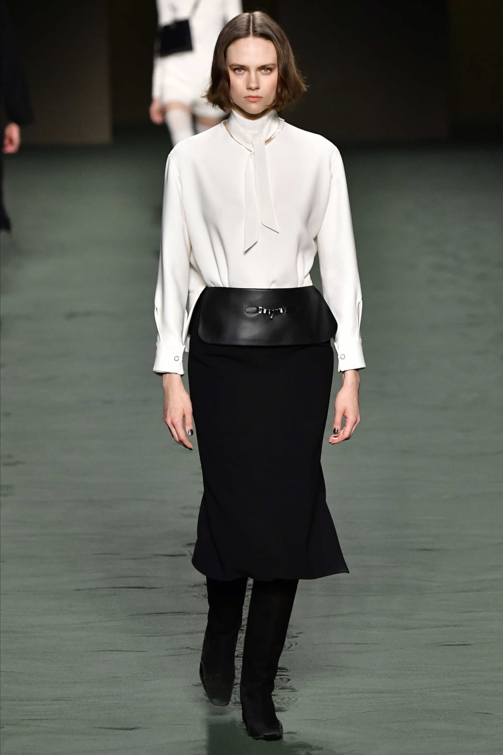 Fashion Week Paris Fall/Winter 2022 look 19 from the Hermès collection womenswear